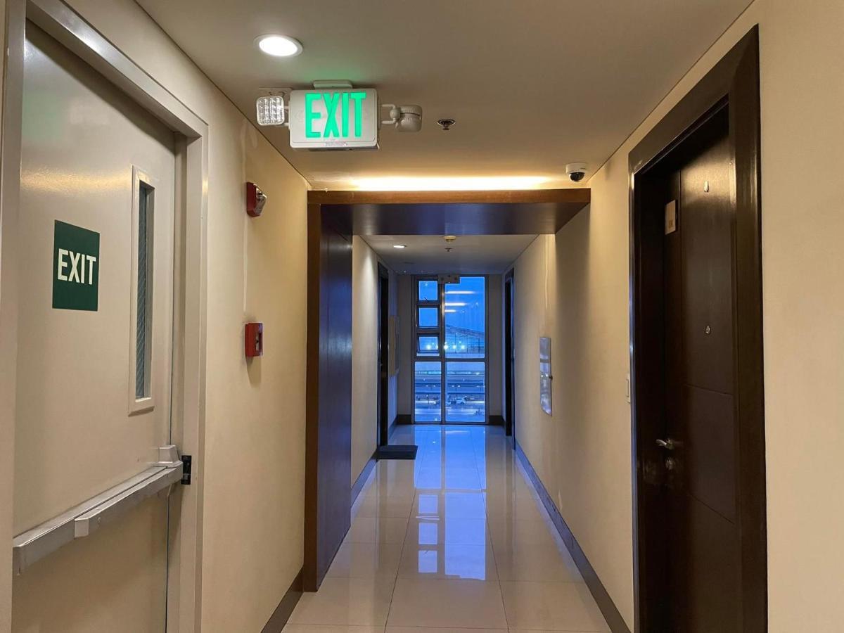 One Palm Tree Villas Short Walk Via Runway Manila Naia T3 Pasay Exterior photo