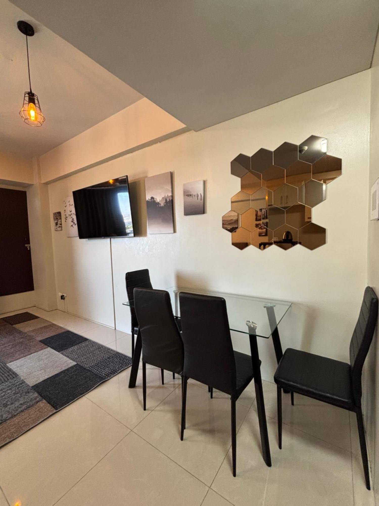 One Palm Tree Villas Short Walk Via Runway Manila Naia T3 Pasay Exterior photo